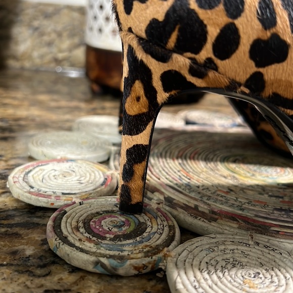 Calvin Klein booties size 6🖤🧡🖤 - Picture 2 of 11